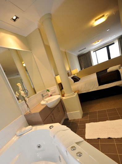 Breakwater Bed And Breakfast - Tourism Caloundra 1