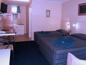 Whitsunday Palms Motel - Tourism Caloundra 3