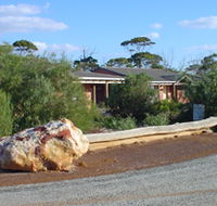 Wave Rock Lakeside Resort and Caravan Park - Tourism Caloundra
