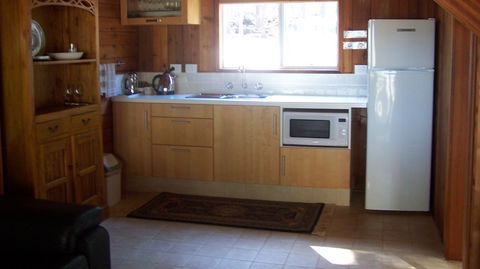 Jarrah Glen Cabins - Tourism Caloundra 1