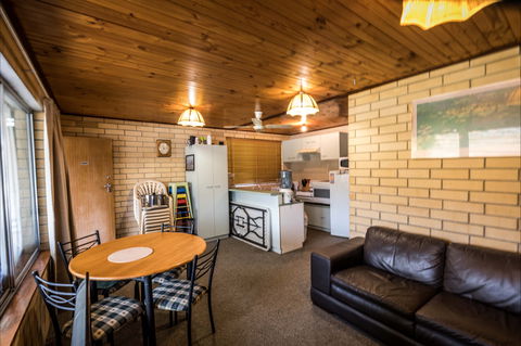 80 Page Drive Blanchetown -River Shack Rentals - Tourism Caloundra 2