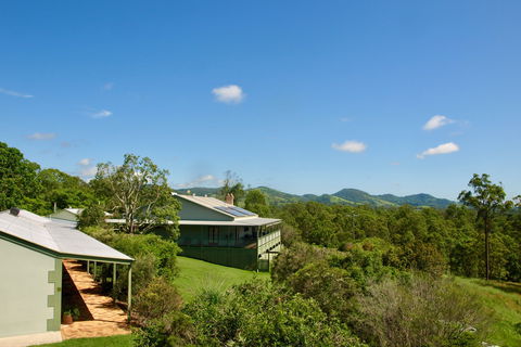Amamoor Lodge - Tourism Caloundra 0