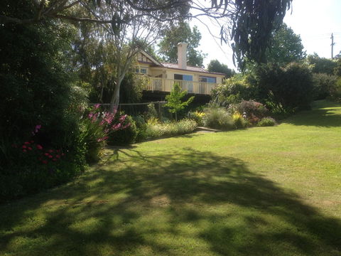 Beauty Point Cottages - Tourism Caloundra 2