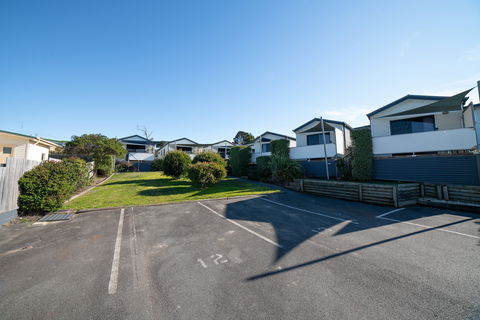 Bridport Beach Cottages - Tourism Caloundra 0