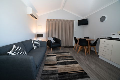 Bridport Beach Cottages - Tourism Caloundra 1