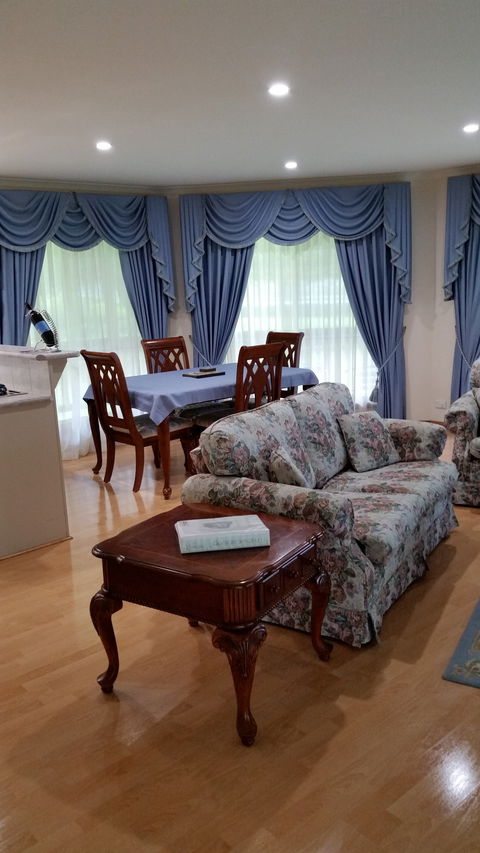 Carolynnes Cottages - Blue Wren Cottage - Tourism Caloundra 2