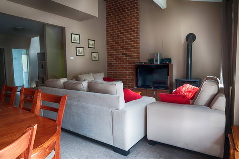 Cedar Creek 2 - Tourism Caloundra 0