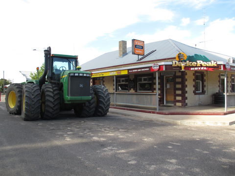 Darke Peak Hotel - Tourism Caloundra 1