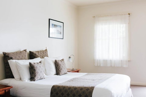 Dunkeld Studio Accommodation - Tourism Caloundra 0