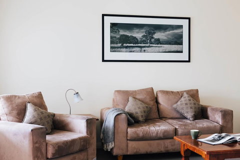 Dunkeld Studio Accommodation - Tourism Caloundra 1