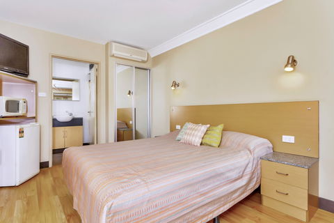 Econo Lodge Karratha - Tourism Caloundra 1