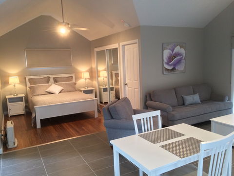 High Peaks Cottages - Tourism Caloundra 1