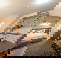 Highlander Motor Inn and Apartments - Tourism Caloundra