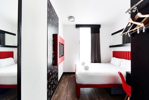 Ibis Melbourne Swanston Street Hotel - Tourism Caloundra 1