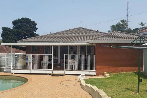 Landy's Holiday House - Tourism Caloundra 1