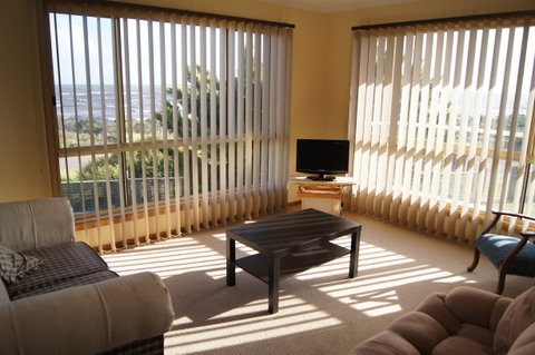 Meredith Place - Tourism Caloundra 2
