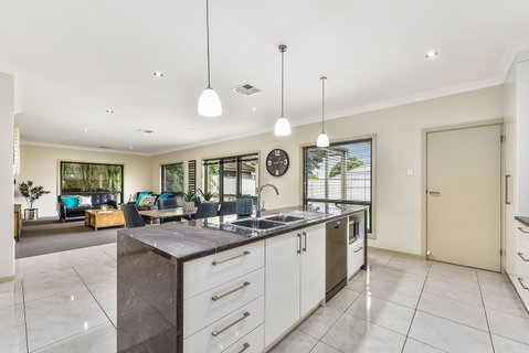 Mount Gambier Apartments - Accommodation On Lansell 1 - Tourism Caloundra 1