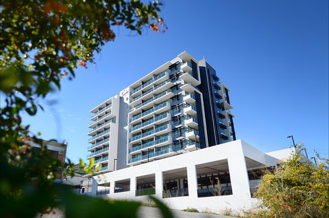 Oaks Gladstone Grand Hotel - Tourism Caloundra 1