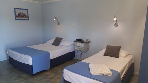 Queens Beach Hotel - Tourism Caloundra 0