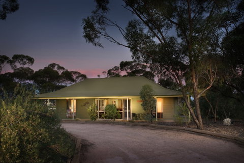 Riverbush Cottages - Tourism Caloundra 0