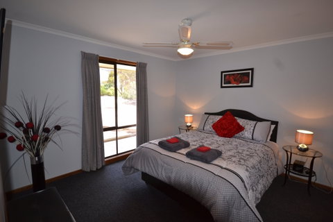 Riverbush Cottages - Tourism Caloundra 2