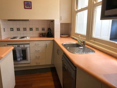 R&R B&B - Tourism Caloundra 0