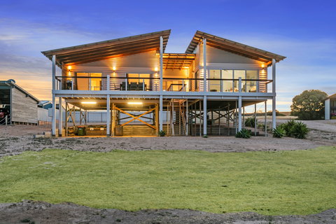 Sceale Bay Seaview Escape - Tourism Caloundra 0