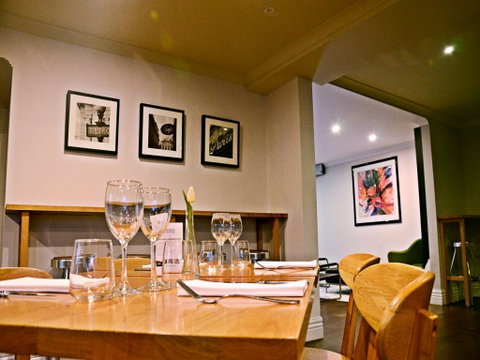 The Waverley International Hotel - Tourism Caloundra 2