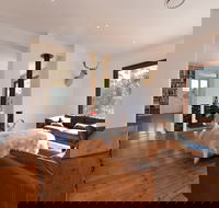 The Parson's Retreat - Tourism Caloundra