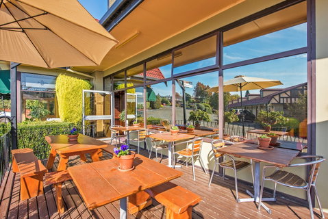 Village Family Motor Inn - Tourism Caloundra 1