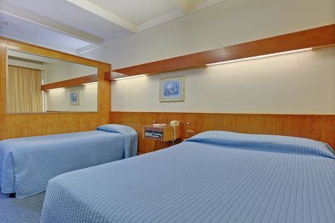 Village Family Motor Inn - Tourism Caloundra 2