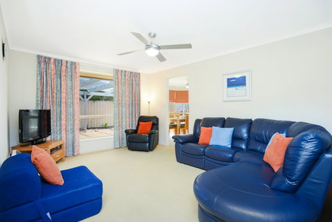 2 Marto Court, Carrickalinga - Tourism Caloundra 1