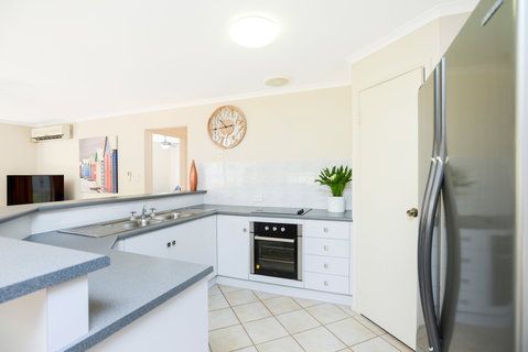 2 Marto Court, Carrickalinga - Tourism Caloundra 2