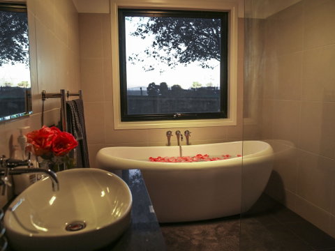 Ballachulish Farm Stay - Tourism Caloundra 0