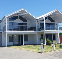 Beachcomber Beachfront  Beach House At Port Elliot on Horseshoe Bay - Tourism Caloundra