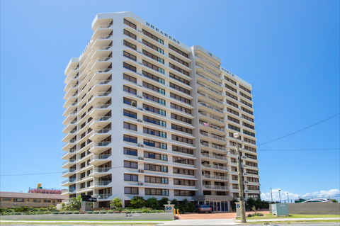 Breakers North - Absolute Beach Front Holiday Apartments - Tourism Caloundra 1