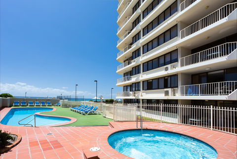 Breakers North - Absolute Beach Front Holiday Apartments - Tourism Caloundra 2