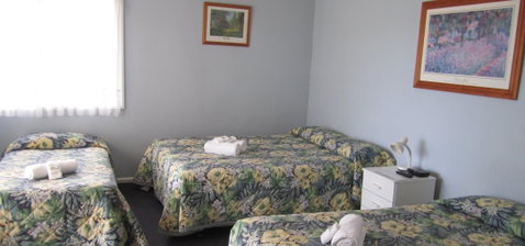 Canberran Lodge - Tourism Caloundra 1