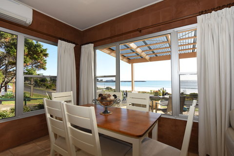 Cape View Cottage - Tourism Caloundra 2