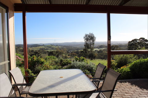 Clare View Accommodation - Clare View Cottage - Tourism Caloundra 0