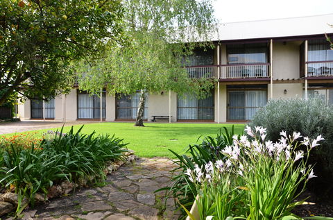 Coonawarra Motor Lodge - Tourism Caloundra 0