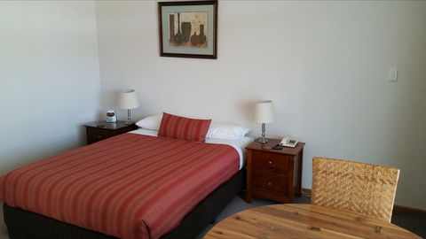 Coonawarra Motor Lodge - Tourism Caloundra 2