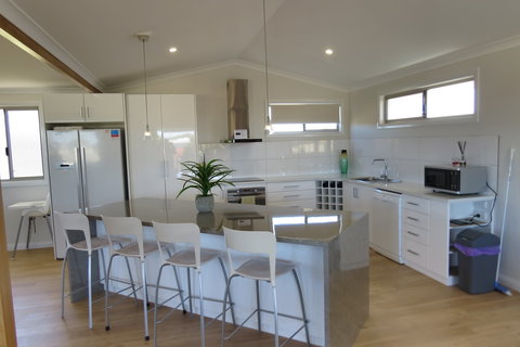Cozzys Condo Luxury Beach House - Tourism Caloundra 2