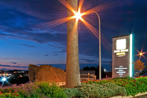 Dog Rock Motel - Tourism Caloundra 0