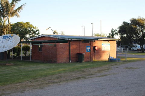 Grafton Greyhound Racing Club Caravan Park - Tourism Caloundra 0