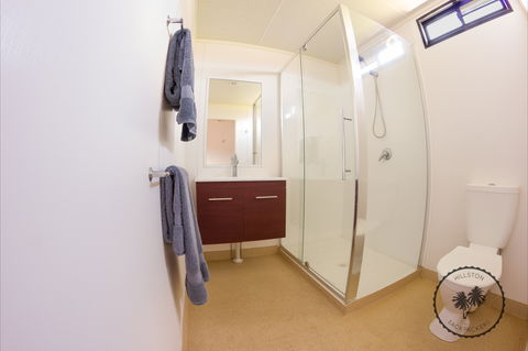 Hillston Backpackers - Tourism Caloundra 1