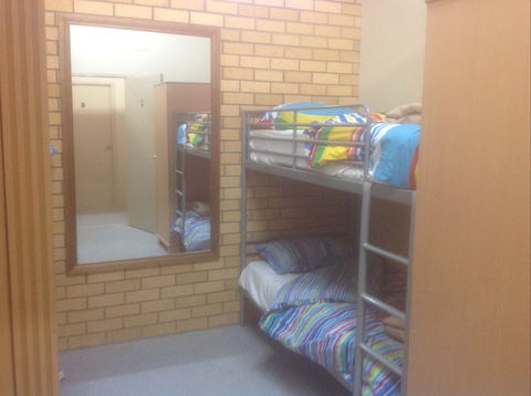 Hillston Backpackers - Tourism Caloundra 2