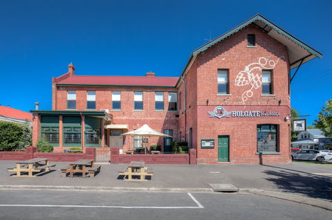 Holgate Hotel - Tourism Caloundra 0