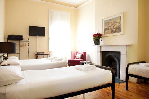 Hotel Claremont Guest House - Tourism Caloundra 0