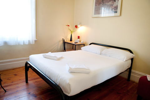 Hotel Claremont Guest House - Tourism Caloundra 1